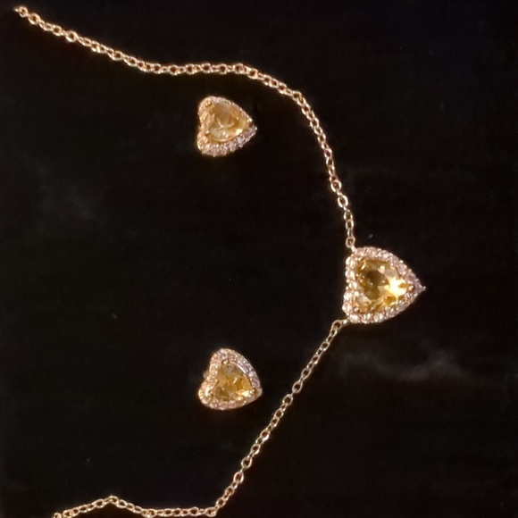 Yellow heart earrings and necklace set NWT 🆕🆕🆕 - Picture 2 of 2